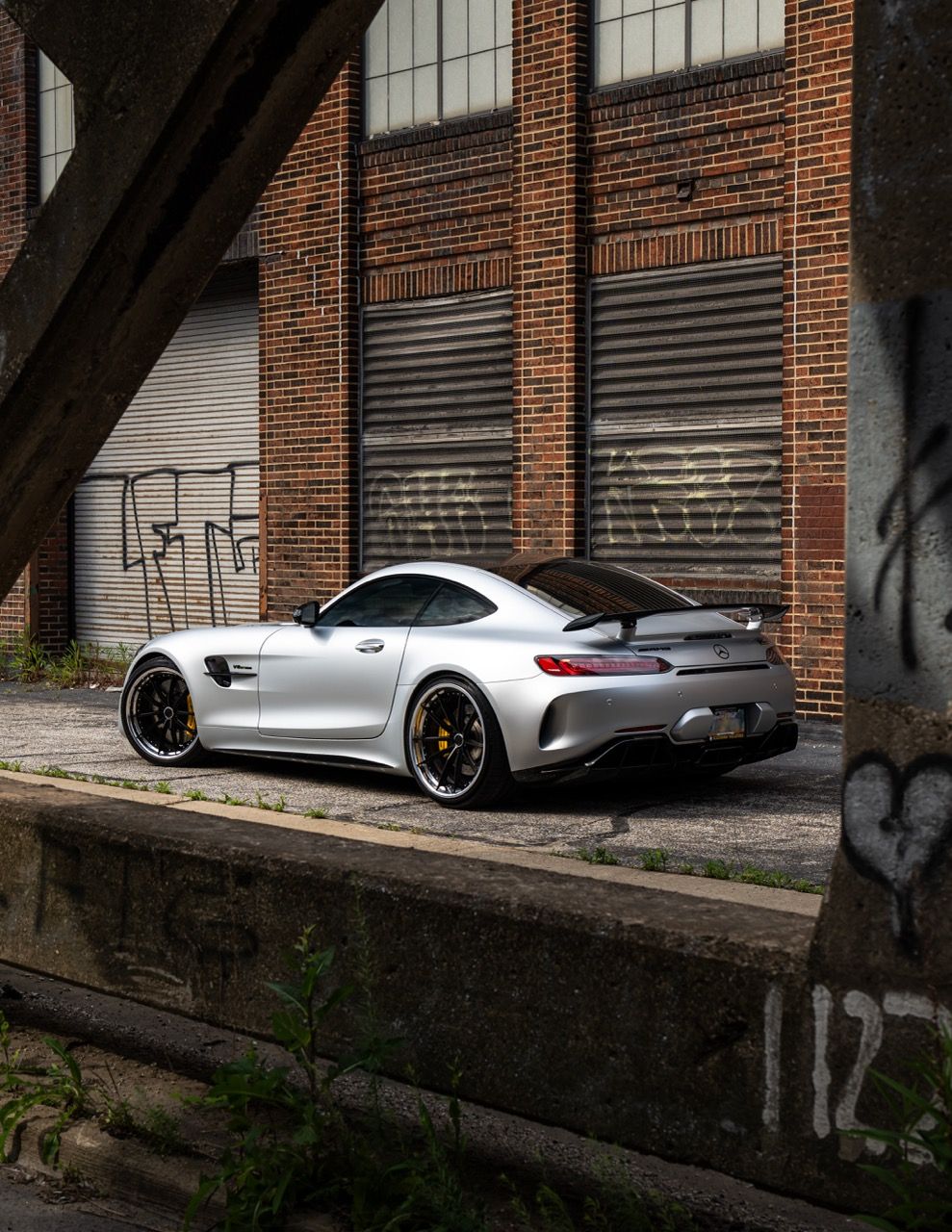 Mercedes-Benz AMG GTR with Motivo Forged CS-N custom wheels in frozen black face and gloss polished clear lip side view — view 41