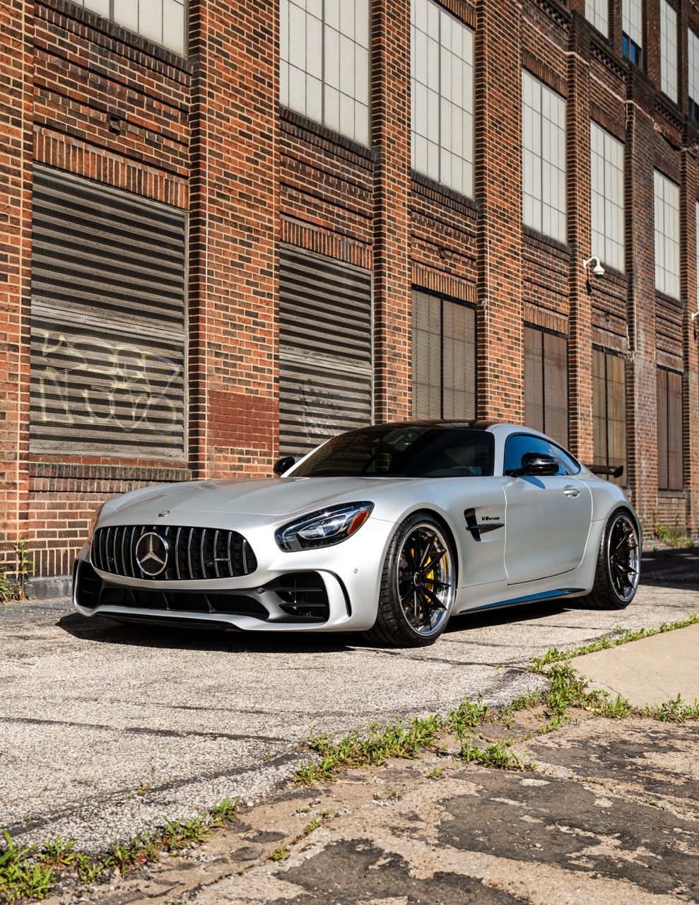 Mercedes-Benz AMG GTR with Motivo Forged CS-N custom wheels in frozen black face and gloss polished clear lip front side view