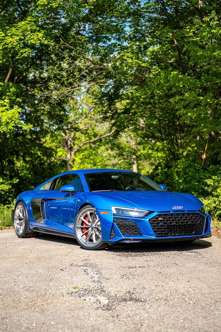 Gen 3 Audi R8 with Motivo Forged CS-M custom wheels in frozen brushed gunmetal face and gloss polished clear lip front side view