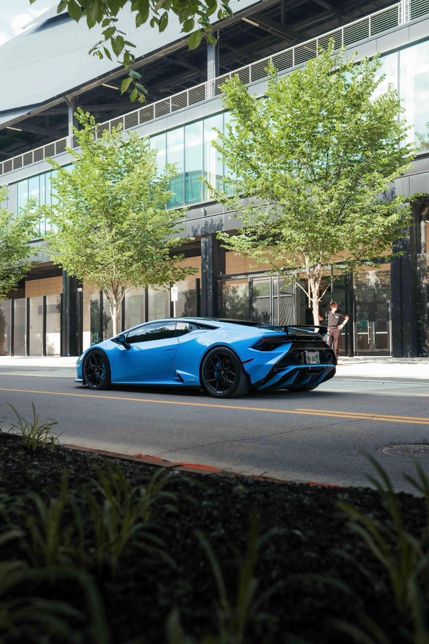 Lamborghini Huracan Tecnica with Motivo Forged MB-L custom wheels in gloss black face side view — view 3