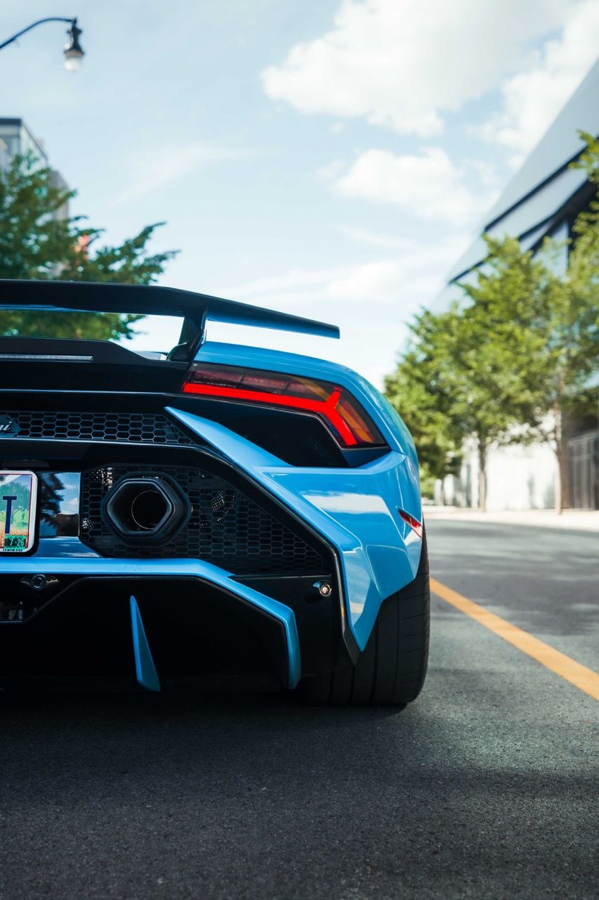 Lamborghini Huracan Tecnica with Motivo Forged MB-L custom wheels in gloss black face side view — view 33