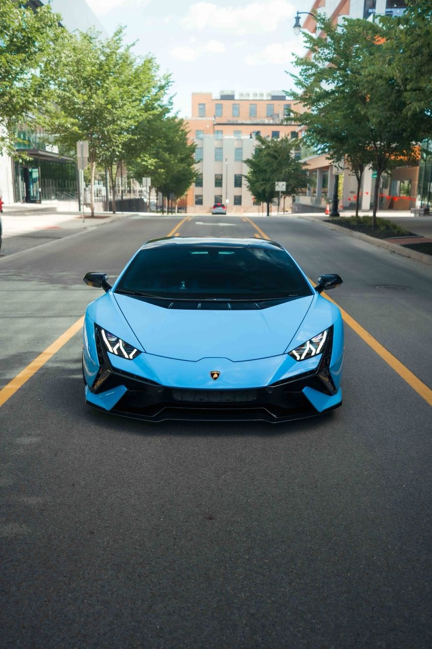 Lamborghini Huracan Tecnica with Motivo Forged MB-L custom wheels in gloss black face side view — view 13