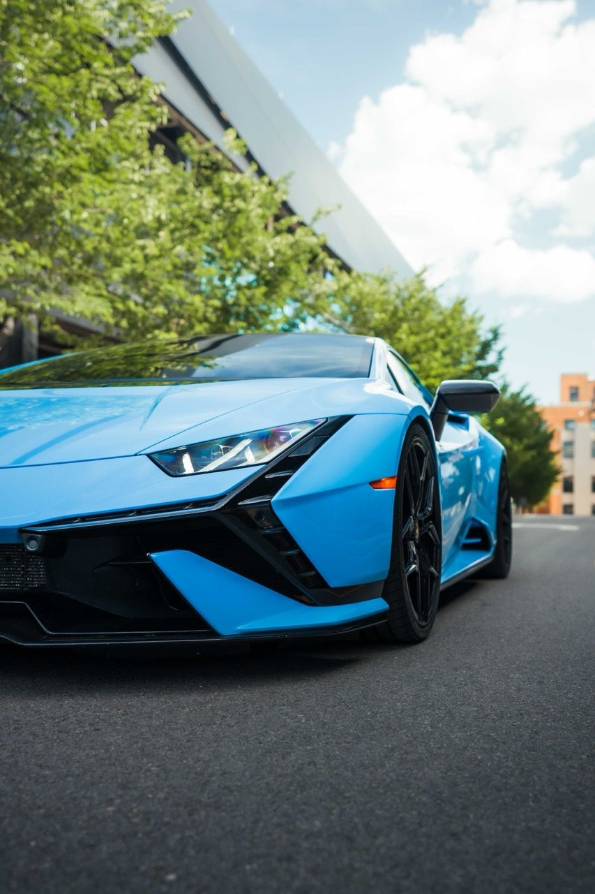 Lamborghini Huracan Tecnica with Motivo Forged MB-L custom wheels in gloss black face side view — view 40