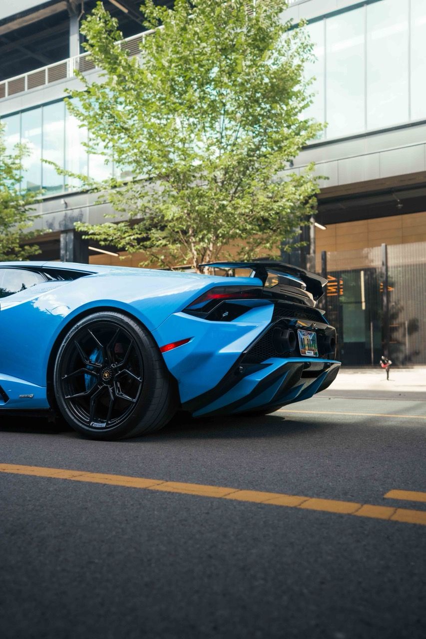 Lamborghini Huracan Tecnica with Motivo Forged MB-L custom wheels in gloss black rear wheel view