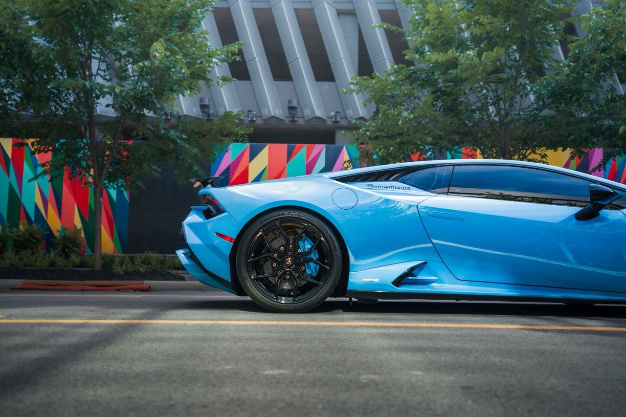 Lamborghini Huracan Tecnica with Motivo Forged MB-L custom wheels in gloss black rear half wheel view