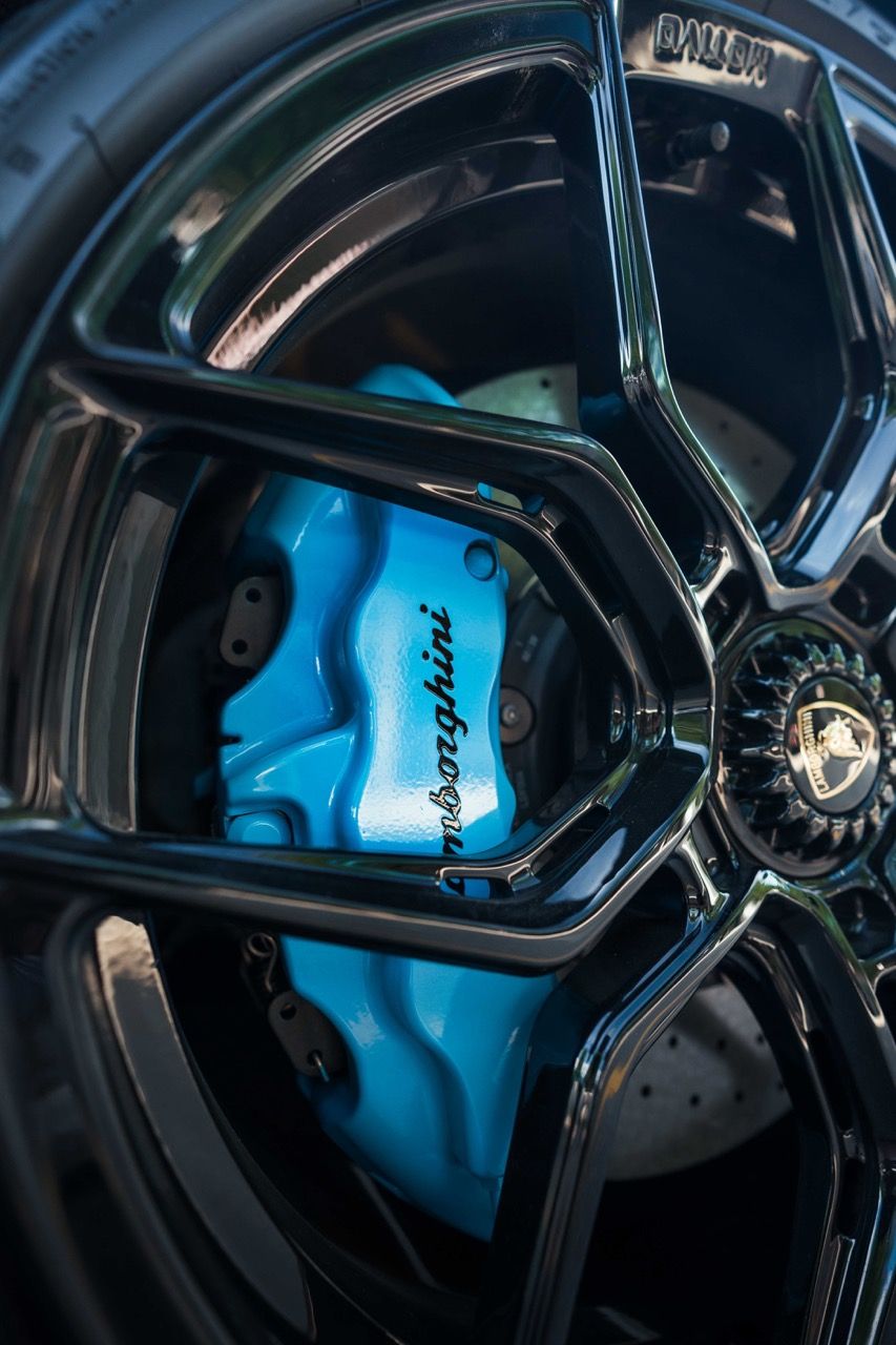 Lamborghini Huracan Tecnica with Motivo Forged MB-L custom wheels in gloss black rear wheel close up view