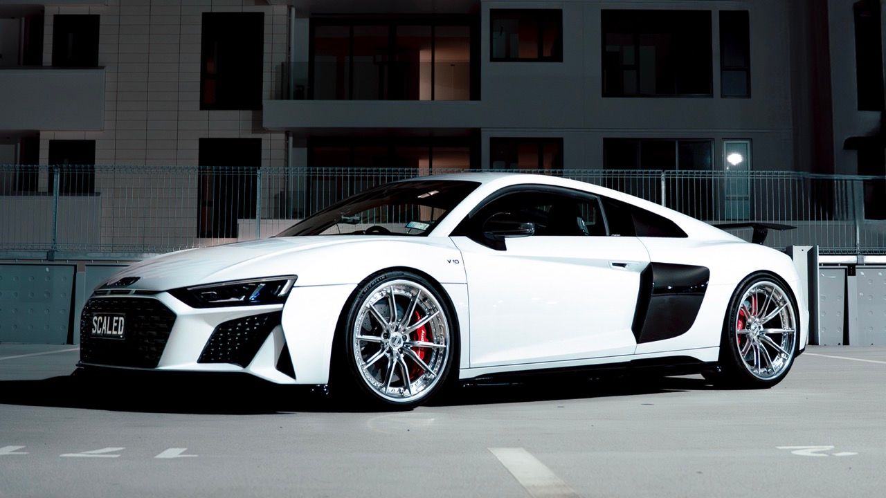 Audi R8 on Motivo Forged wheels