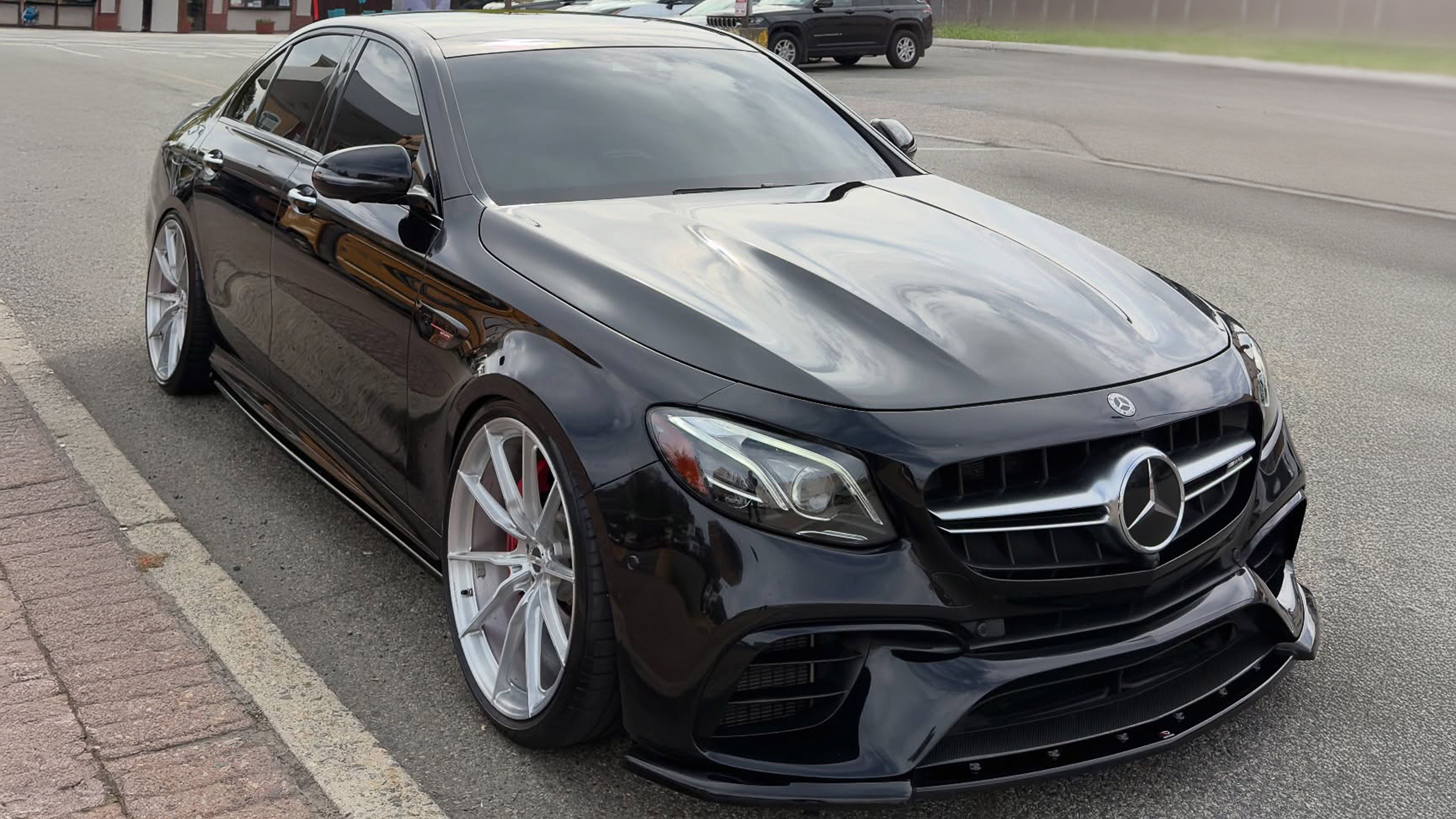 Mercedes-Benz E63s on Motivo Forged wheels